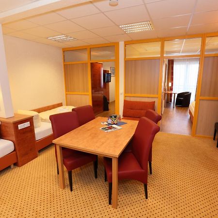 Hotel Am Holzhafen Stade Bagian luar foto