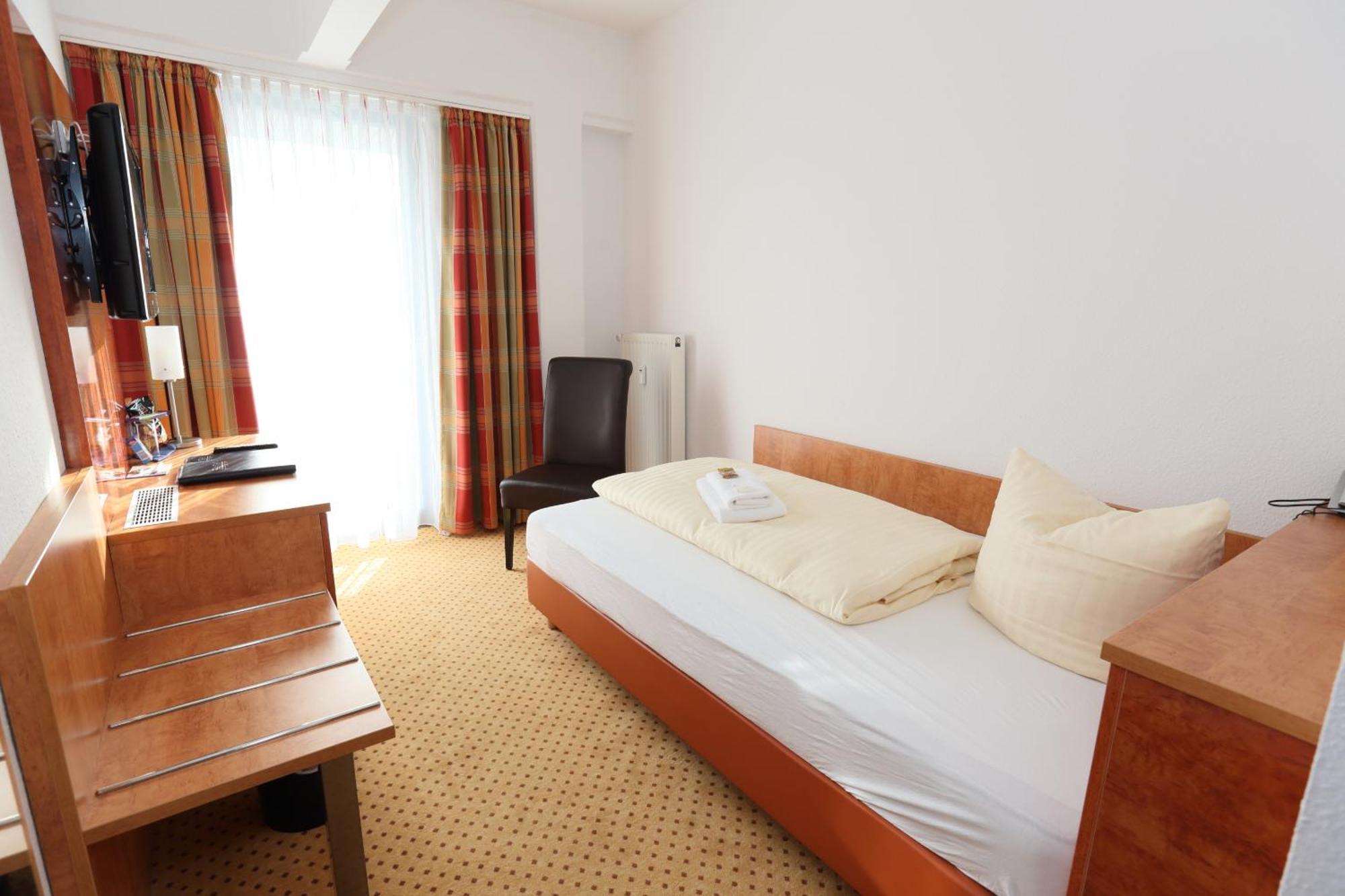 Hotel Am Holzhafen Stade Bagian luar foto