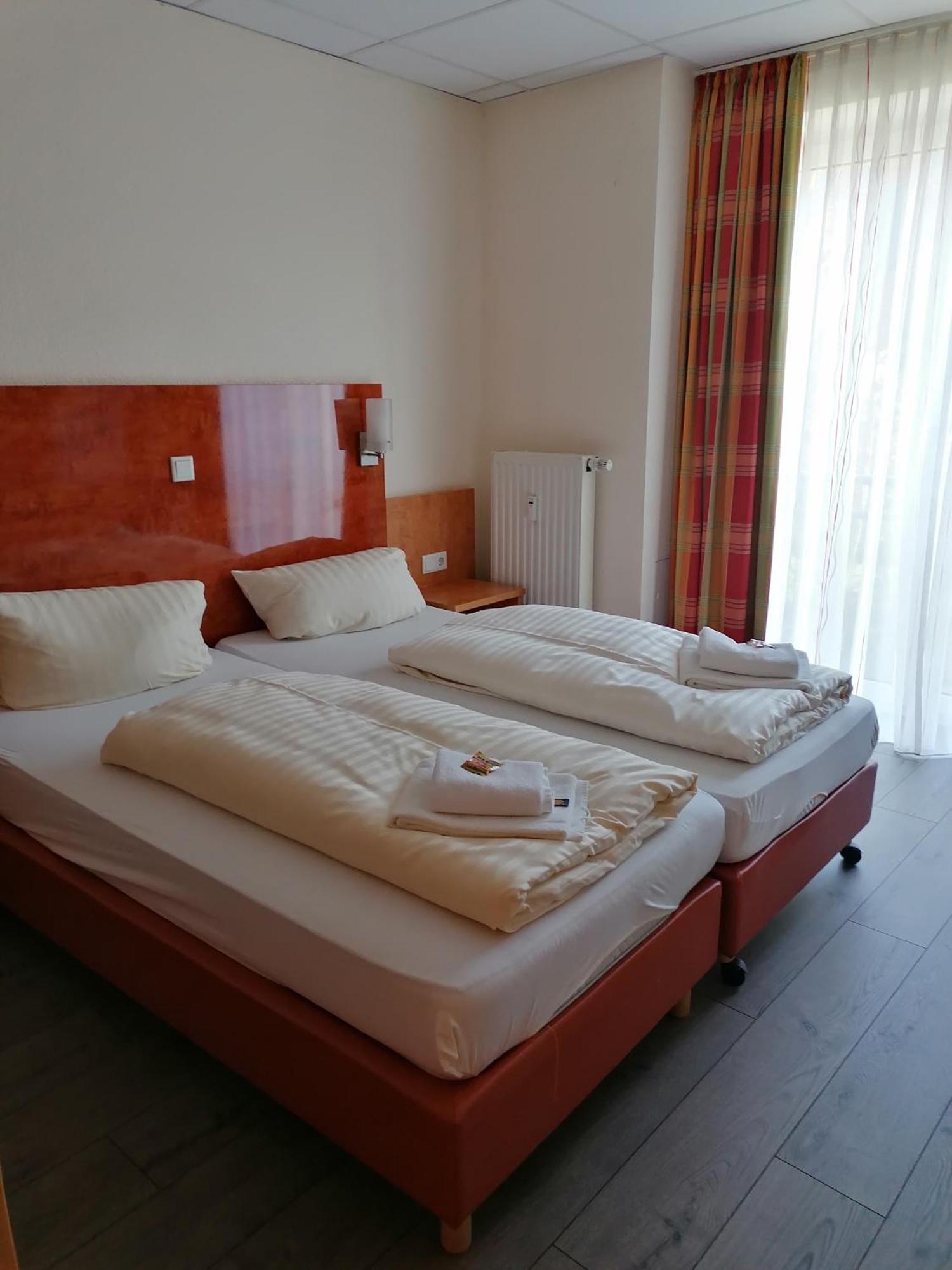 Hotel Am Holzhafen Stade Bagian luar foto